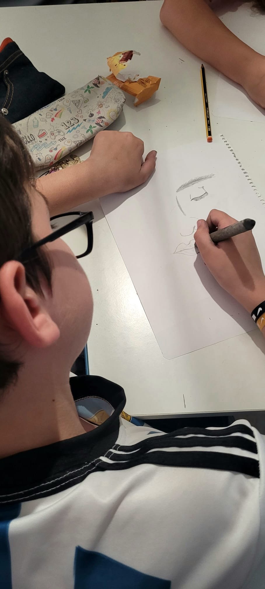 Dibujo Pokémon Legendario - Ricardo dibujando rostro